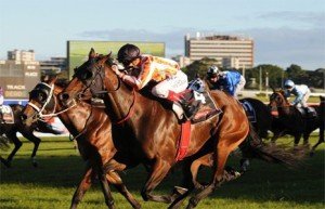 ortensia-galaxy Ortensia flying late to win the Galaxy