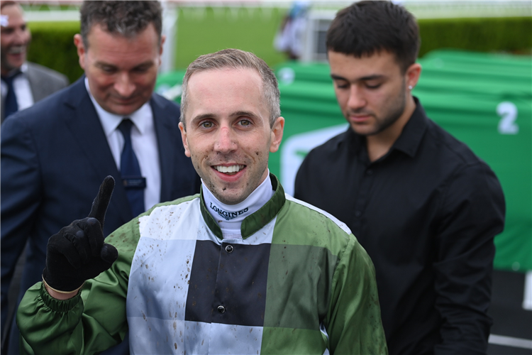 Avdulla caps comeback with Group 1 triumph | Just Horse Racing