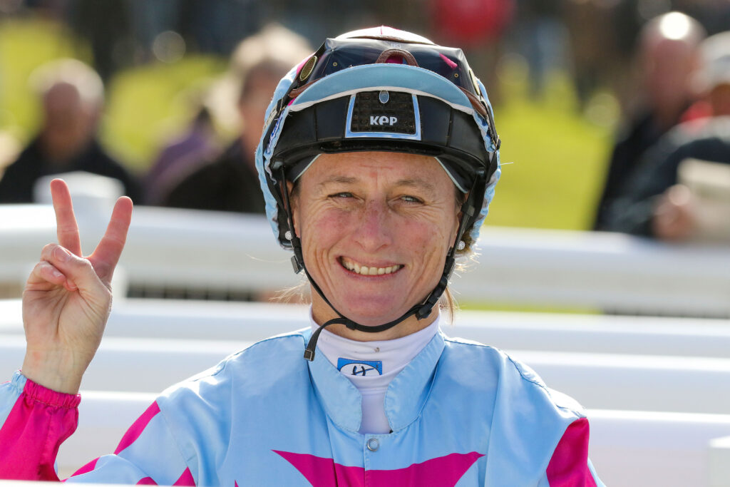 FIELD OF FLUTES Linda Meech | Just Horse Racing